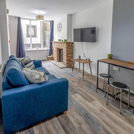 Retreat - Sleeps 2 - Cosy Escape